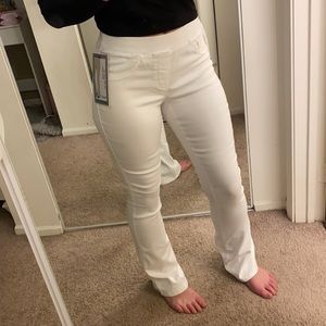 White soundstyle flared white super stretchy pants. New with tags size small